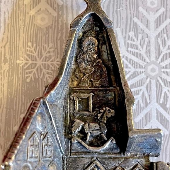 VNTG Reed and Barton Village Collection Silver Plate “Christmas House” ornament - Picture 4 of 9
